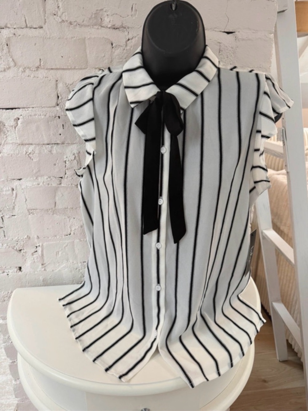 Lulu's White Vertical-Stripe Tie-Neck Cap Sleeve Blouse